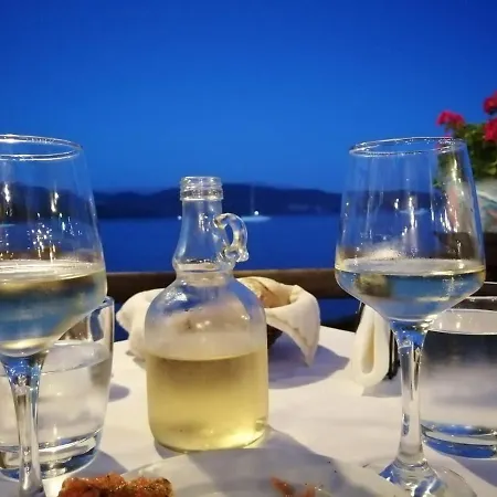 Apart-hotel Mavra 3*