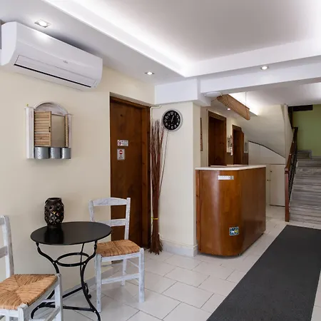 Apart-hotel Mavra 3*