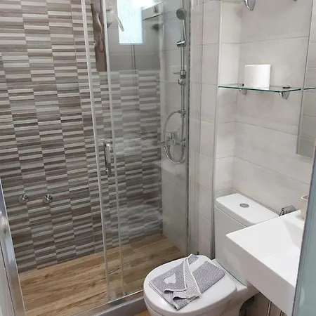 Mavra Aparthotel 2*