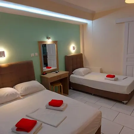 Mavra Aparthotel 3*