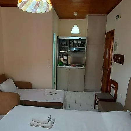 Mavra Aparthotel 2*