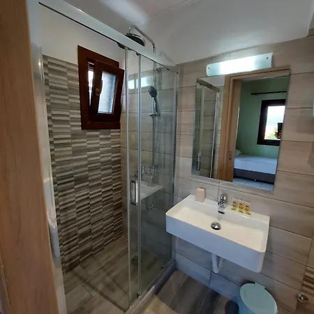 Mavra Aparthotel 3*