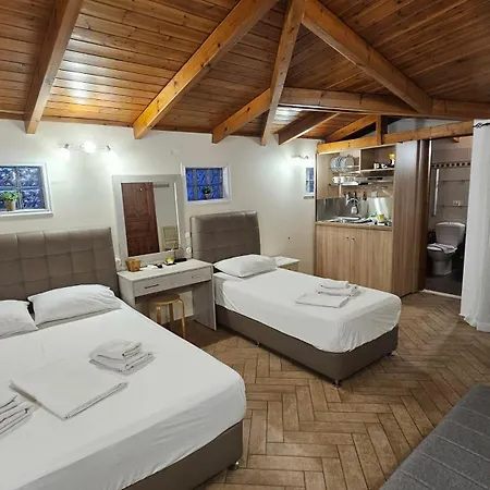 Mavra Aparthotel