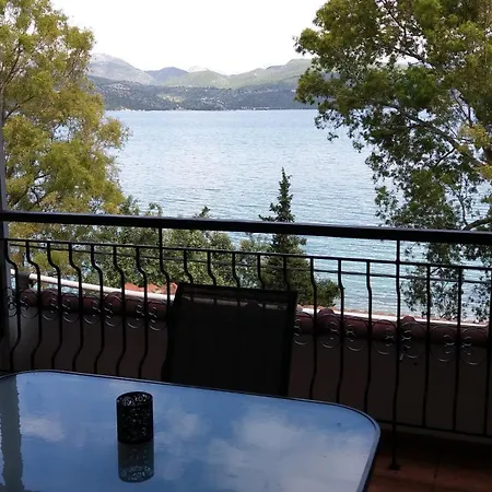 Mavra Aparthotel 2*