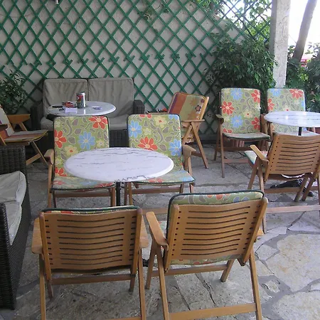 Mavra Aparthotel 2*